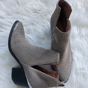 Jeffery Campbell Shoe